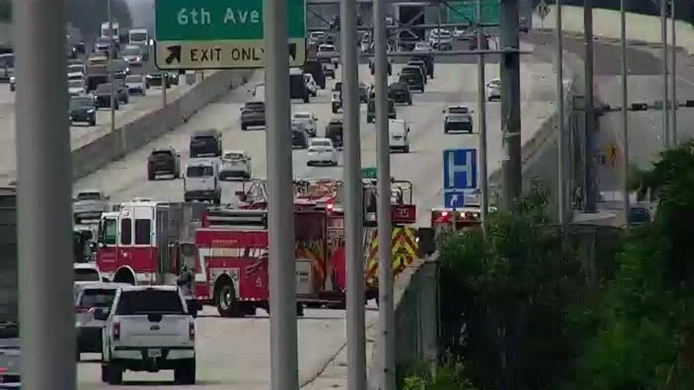 Truck crash blocks 3 lanes on northbound I-95 in Lake Worth Beach