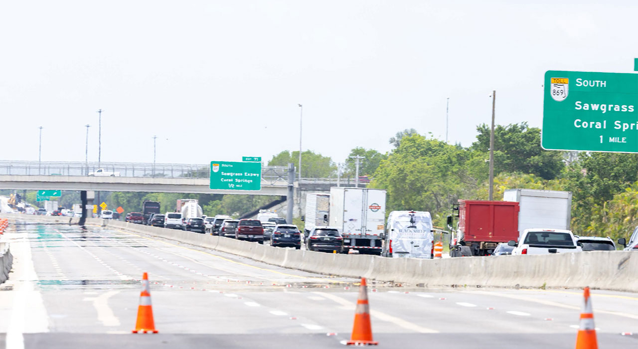 Gas leak shuts down lanes of Florida's Turnpike North in south Palm Beach County